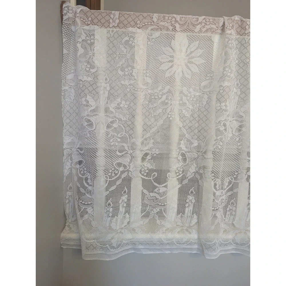 Vtg‎ Elegant White Lace Christmas Tablecloth 92x61 Candle Motif Wreath Bells